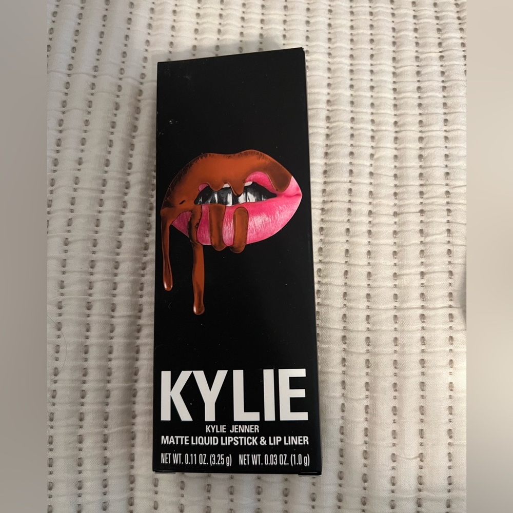 NEW  Matte Lip Kit Kylie Cosmetics Liquid Lipstick & Lip Liner color Autumn